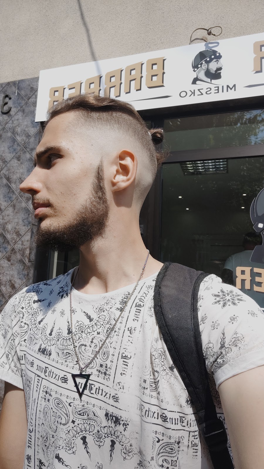 Efekt strzyżenia, fade i wymodelowany zarost klienta